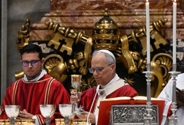 Papa Lav XIV. predvodio misu zadušnicu za papu Franju te preminule kardinale i biskupe