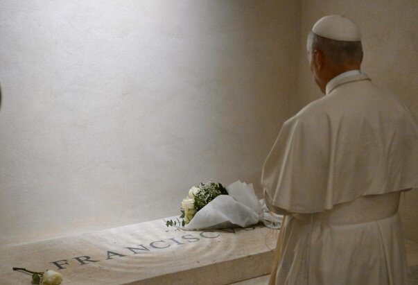 Papa Lav XIV. posjetio baziliku Svete Marije Velike i pomolio se na grobu pape Franje