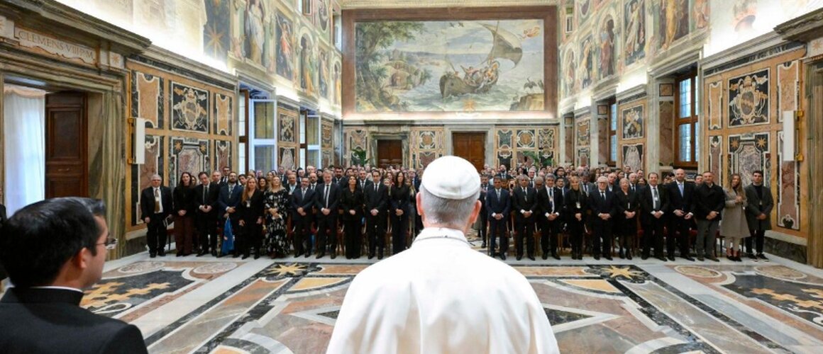 Papa upozorava na opasnosti primjene umjetne inteligencije u zdravstvenim sustavima