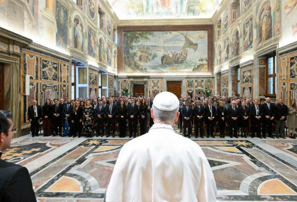 Papa upozorava na opasnosti primjene umjetne inteligencije u zdravstvenim sustavima