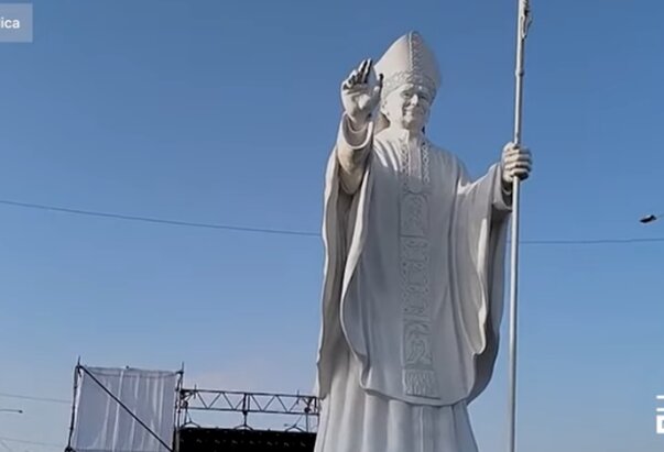 Otkriven šestmetarski kip pape Lava XIV. u njegovu nekadašnjem biskupskom gradu