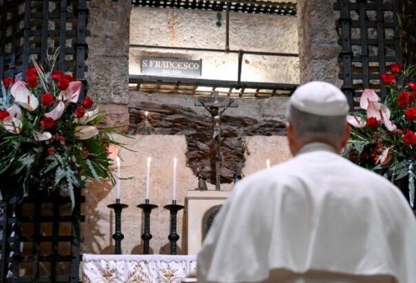 Papa Lav XIV. molio na grobu sv. Franje u Asizu: svijet traži znakove nade