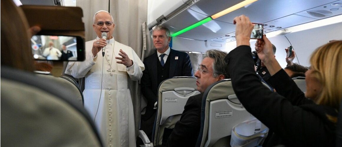 Papa u zrakoplovu prema Turskoj: Putovanje s „porukom jedinstva i mira“