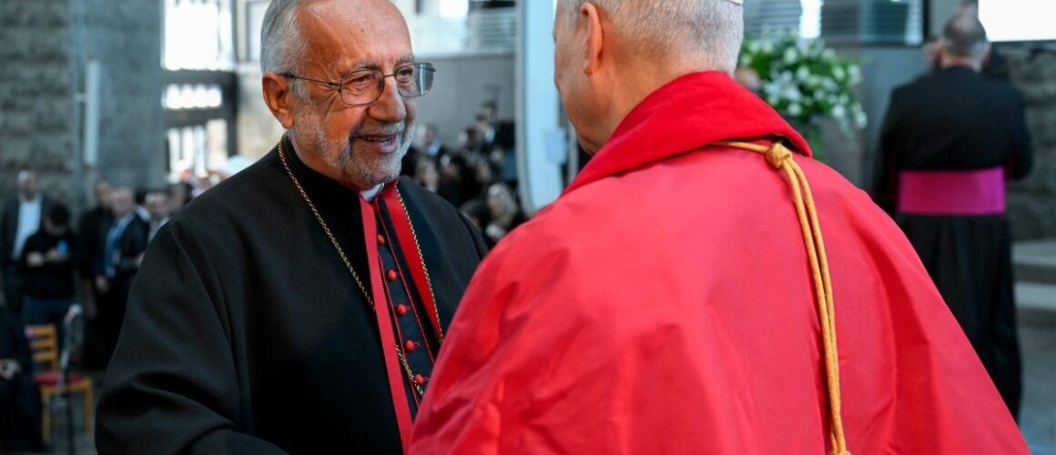 Papa Crkvi u Libanonu poručio: Učimo voljeti usred mržnje i služiti usred umora