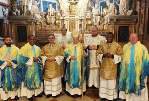 Kardinal Nemet zaredio dvojicu đakona u Beču