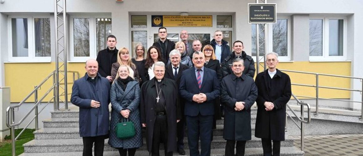 NAD/BISKUPI ĐAKOVAČKO-OSJEČKE CRKVENE POKRAJINE POSJETILI SVEUČILIŠTE U SLAVONSKOM BRODU