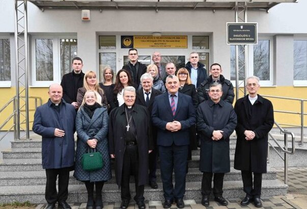 NAD/BISKUPI ĐAKOVAČKO-OSJEČKE CRKVENE POKRAJINE POSJETILI SVEUČILIŠTE U SLAVONSKOM BRODU