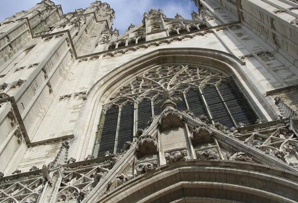 Kardinal Parolin kao Papin izaslanik u Bruxellesu za 800. obljetnicu katedrale