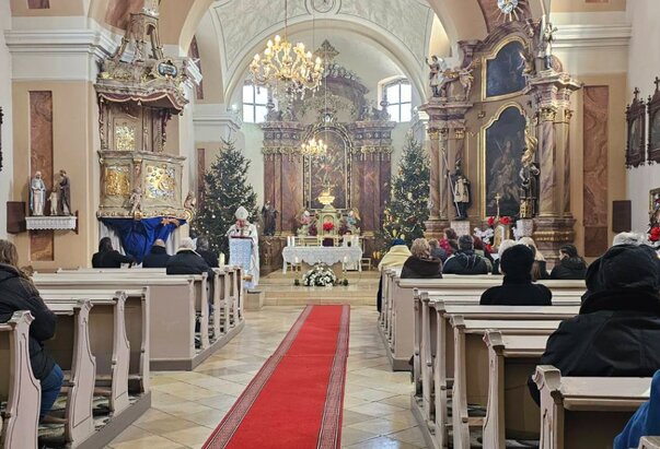 Biskup Fazekaš blagoslovio obnovljenu župnu kuću u Beregu