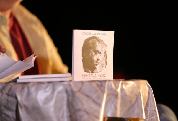 »Dugih lampa sjaj«: Uglazbljene pjesme Vjekoslava Majera