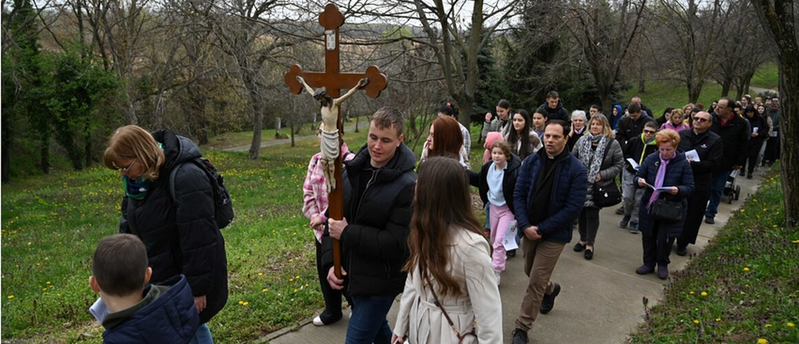 Održan križni put mladih Srijemske biskupije 2026