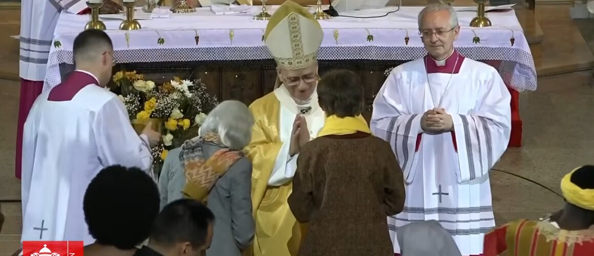 Papa slavio misu u bazilici sv. Augustina u Annabi