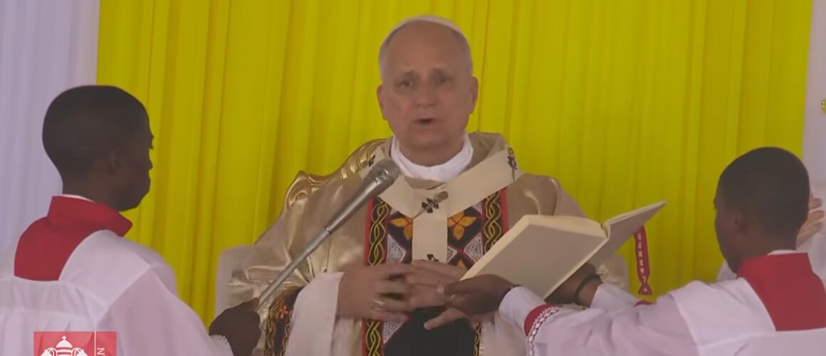 Papa predslavio misu u zračnoj luci Bamende