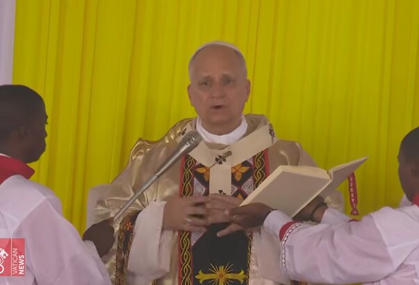 Papa predslavio misu u zračnoj luci Bamende